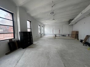 240 Meserole St, Brooklyn, NY à louer Photo intérieure- Image 1 de 4