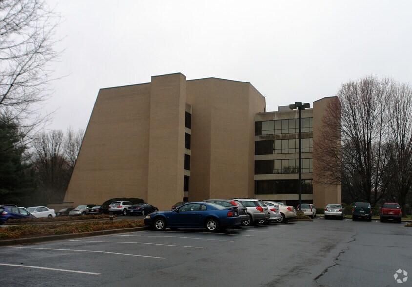 1920 Association Dr, Reston, VA à louer - Photo du bâtiment - Image 2 de 10