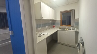 Roydsdale Way, Bradford for lease Interior Photo- Image 2 of 5