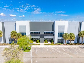20351 Sheridan St, Fort Lauderdale, FL à louer Photo du bâtiment- Image 1 de 4