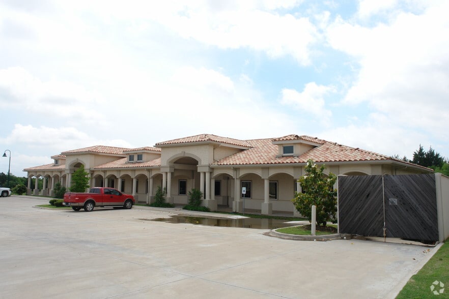1001 Long Prairie Rd, Flower Mound, TX à louer - Photo du bâtiment - Image 2 de 4