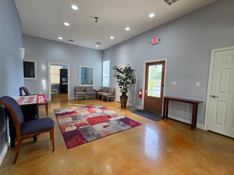 1010 Old Austin Hutto Rd, Pflugerville, TX à louer - Photo du bâtiment - Image 3 de 11