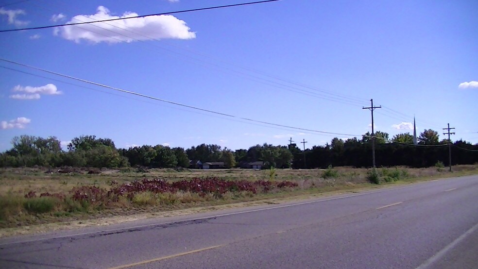 37th & Plum St, Hutchinson, KS for sale - Building Photo - Image 3 of 3