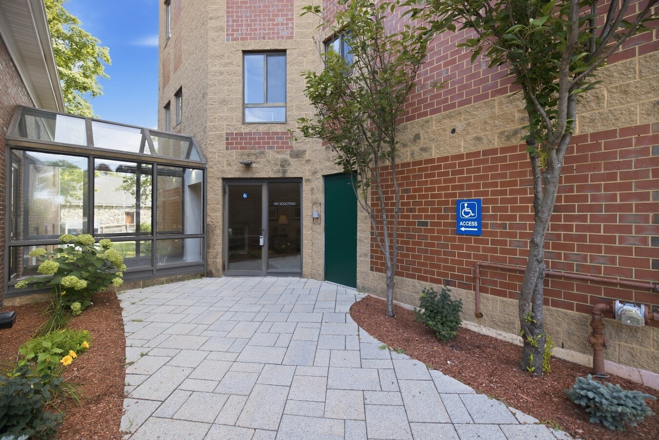 63 Shore Rd, Winchester, MA 01890 - Unit 32 - - Interior Photo - Image 2 of 18