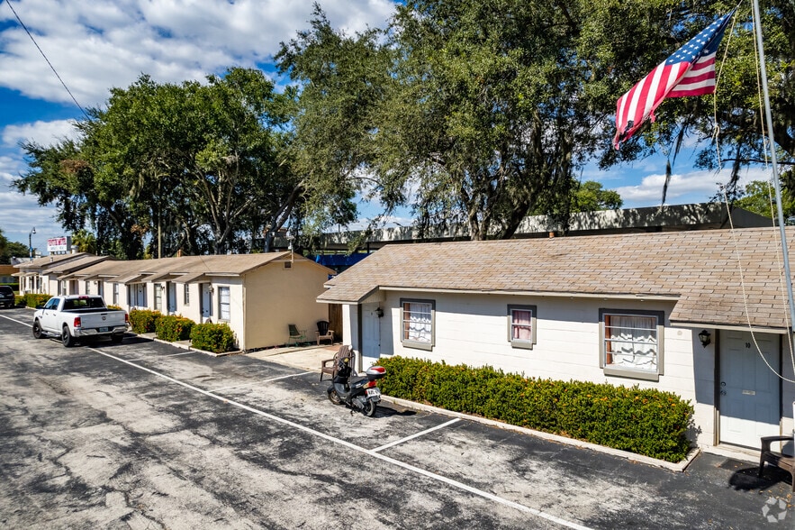 1307 N Main St, Kissimmee, FL for sale - Building Photo - Image 3 of 4