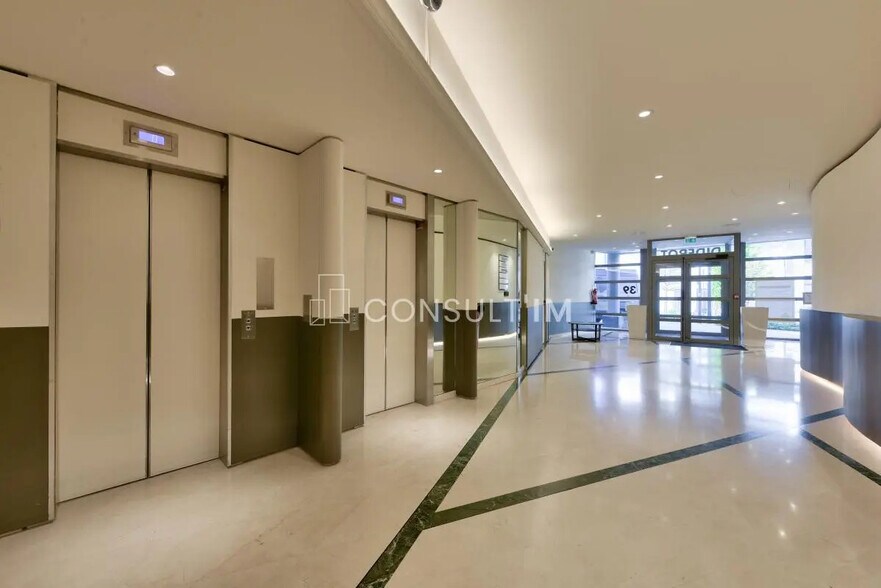 Office in Issy-les-Moulineaux for sale - Building Photo - Image 2 of 9