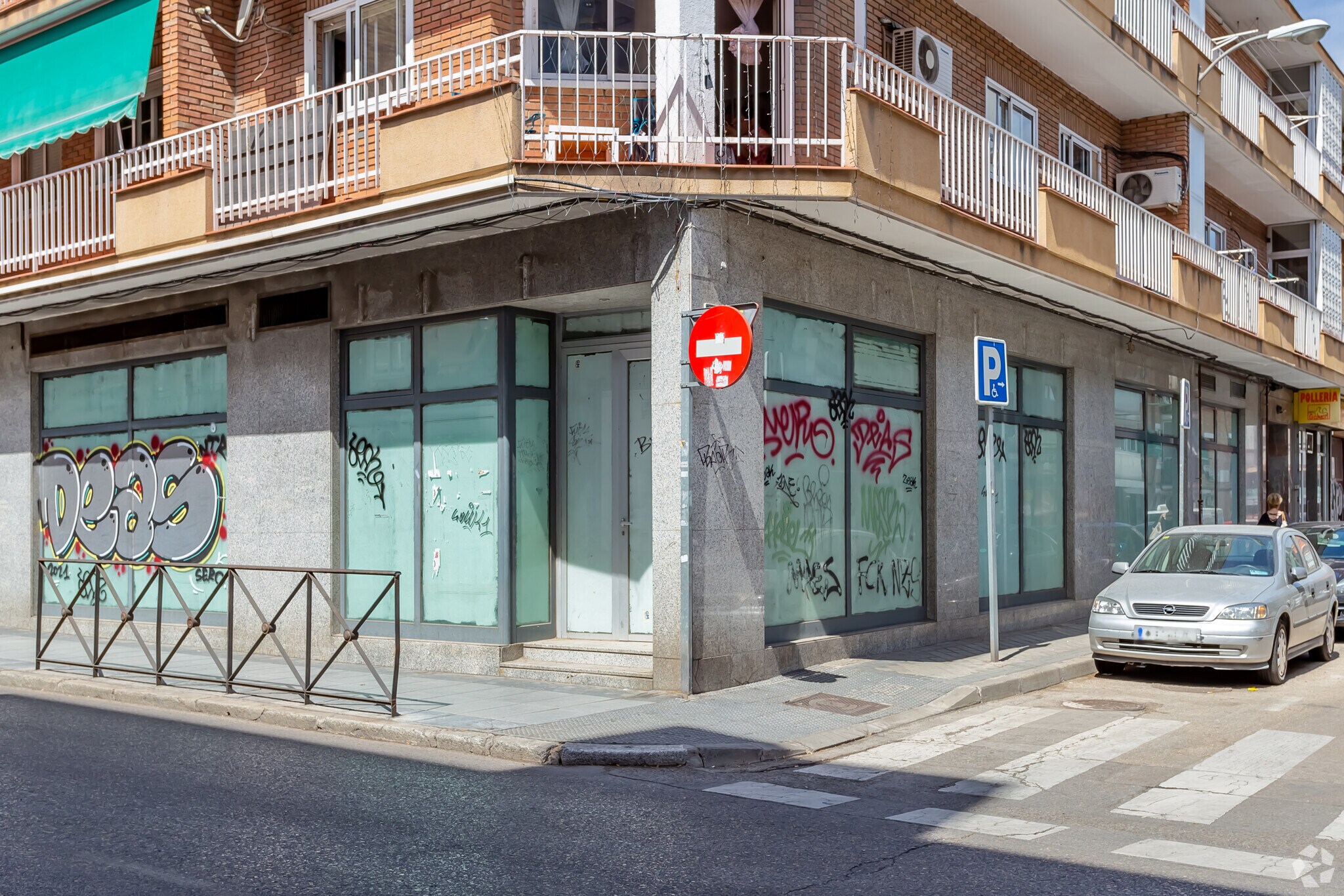 Retail in Madrid, Madrid for lease Building Photo- Image 1 of 3