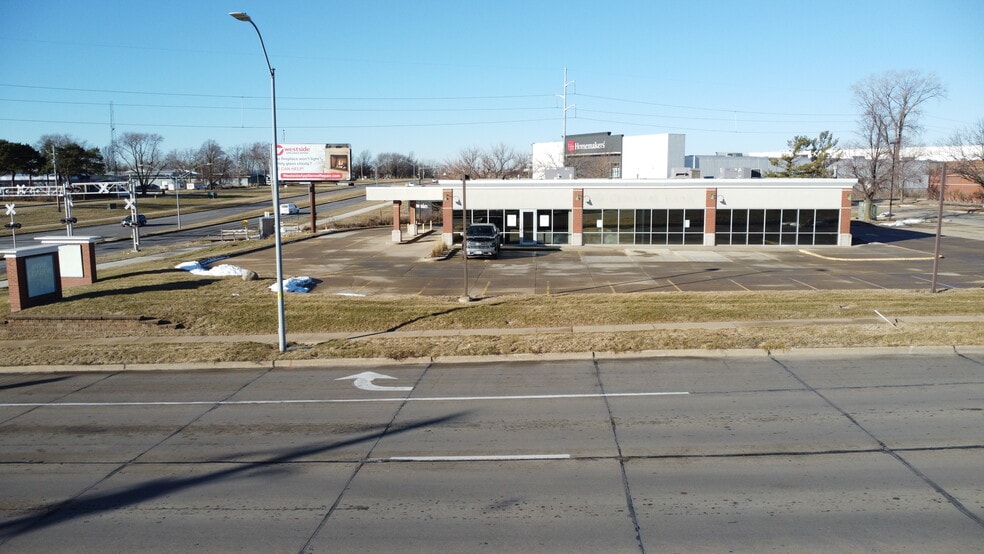 3800 100th St, Urbandale, IA à vendre - Photo du bâtiment - Image 3 de 7