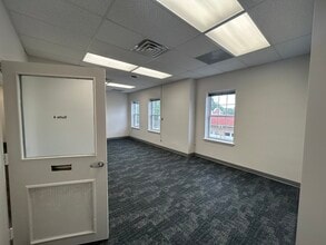 5700-5714 Connecticut Ave NW, Washington, DC à louer Photo intérieure- Image 2 de 3