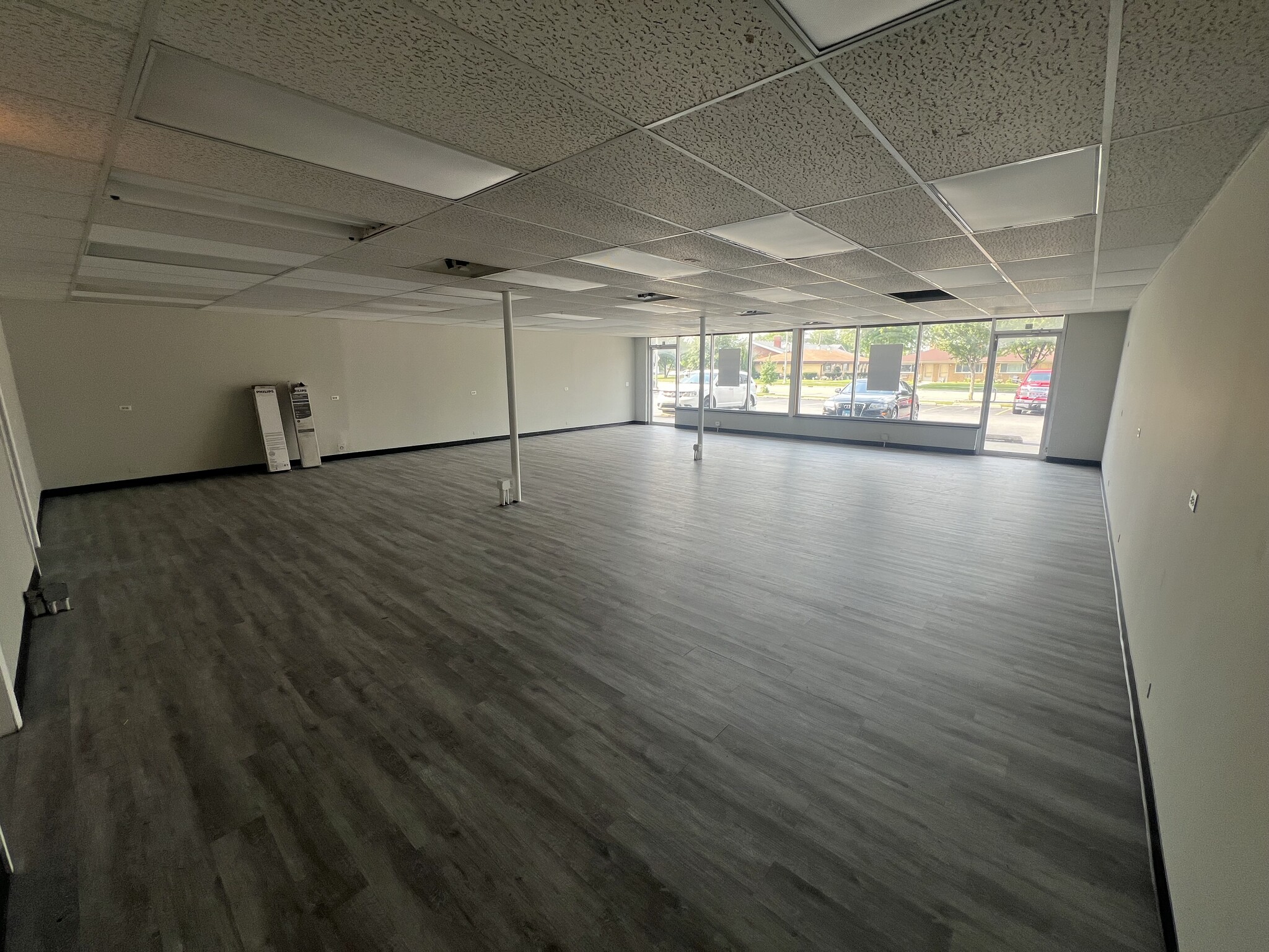 35-101 E Fullerton Ave, Addison, IL for lease Interior Photo- Image 1 of 8