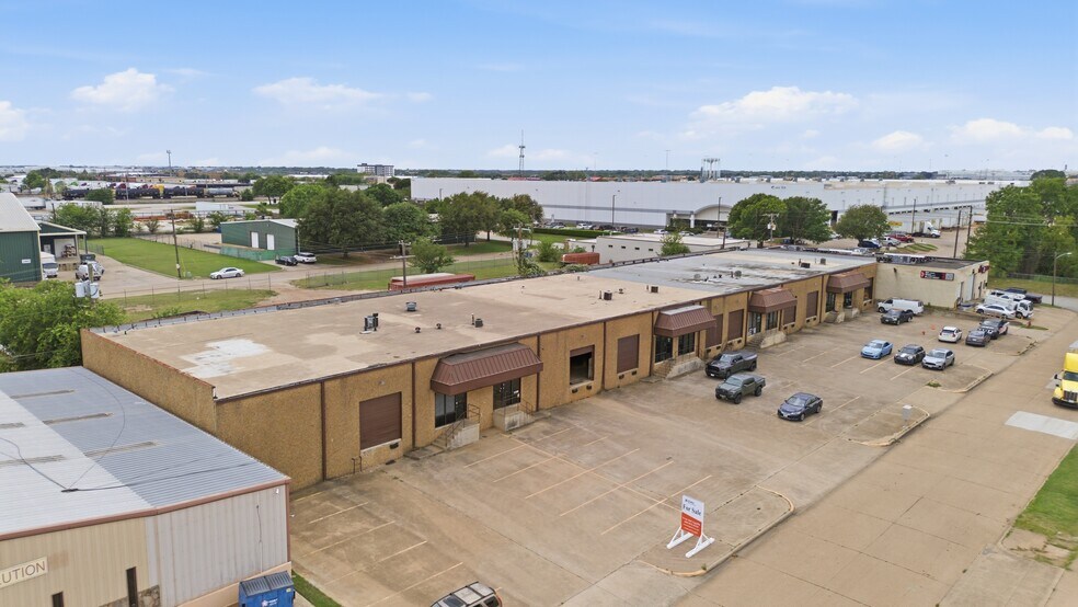 2457 NW Dallas St, Grand Prairie, TX à vendre - Photo du bâtiment - Image 2 de 11