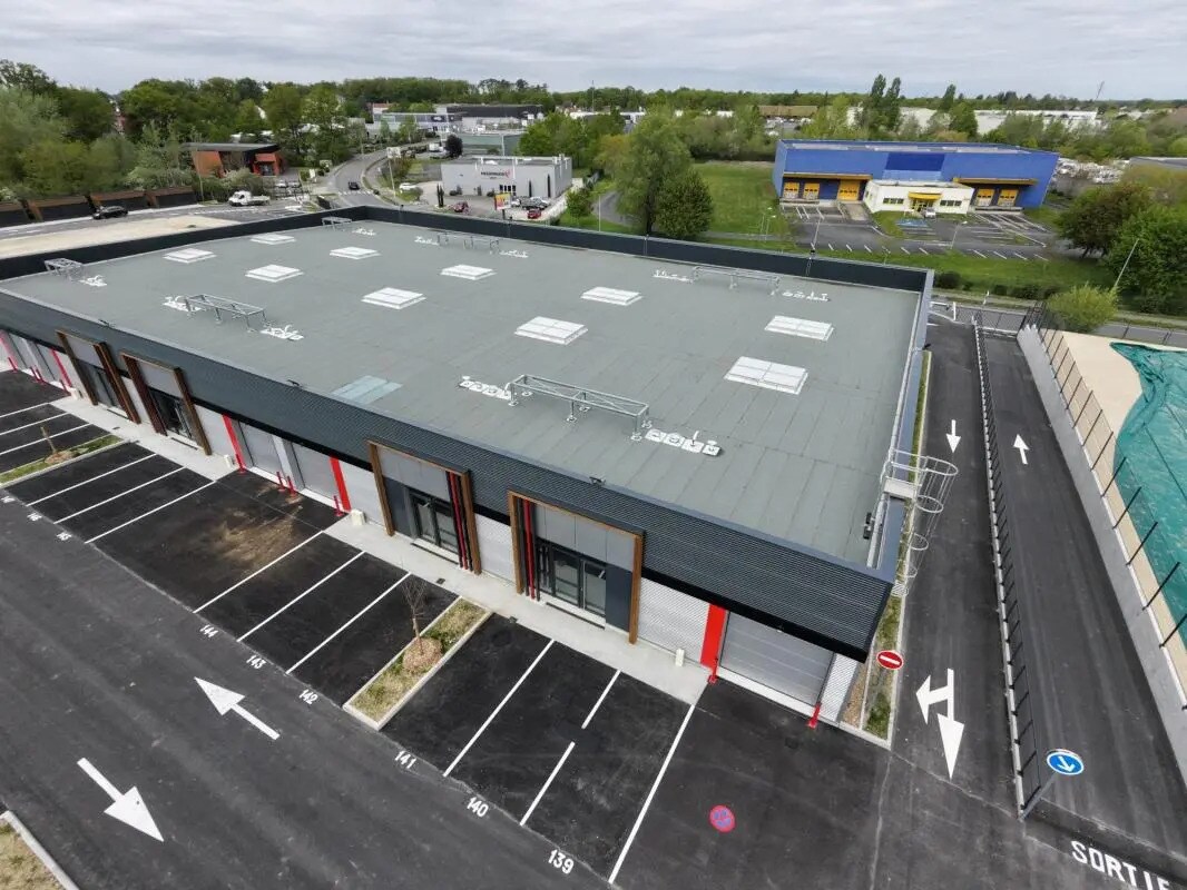 Industrial in Chécy for lease Building Photo- Image 1 of 4
