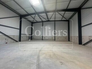 Plus de détails pour Local d'activités à louer