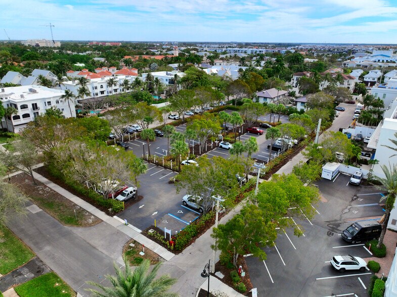 410 4th St SE, Naples, FL à vendre - Photo du bâtiment - Image 3 de 15