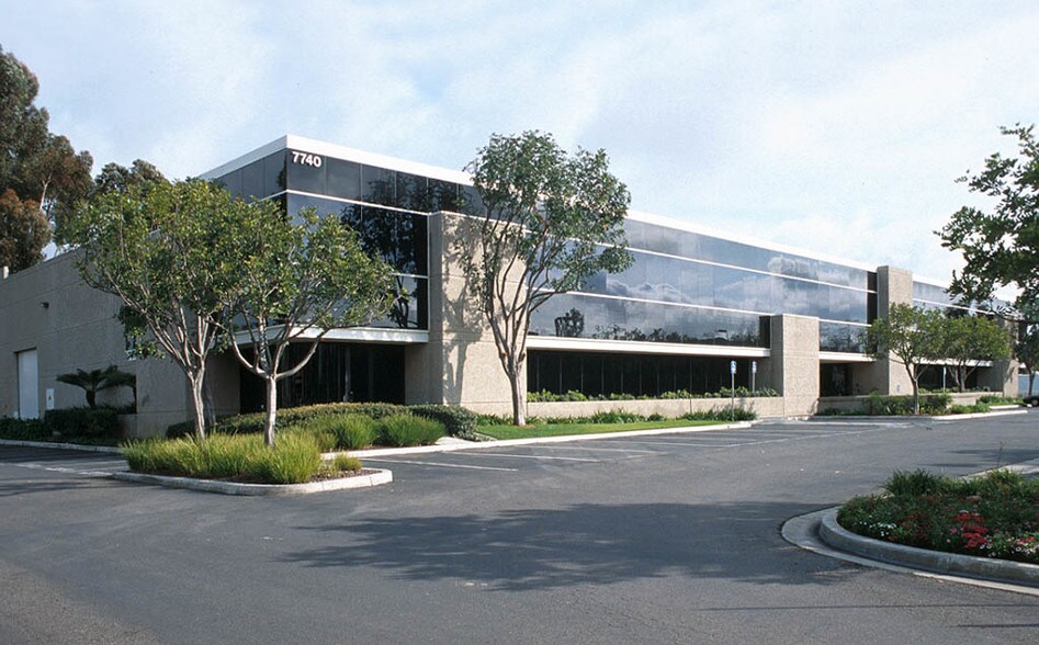 7740 Kenamar Ct, San Diego, CA à louer - Photo du bâtiment - Image 2 de 6