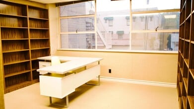 449 S Beverly, Beverly Hills, CA for lease Interior Photo- Image 2 of 7