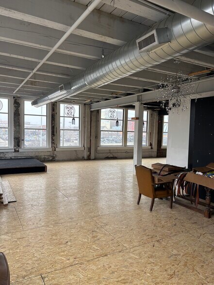 2362 Russell St, Detroit, MI à louer - Photo du bâtiment - Image 3 de 11