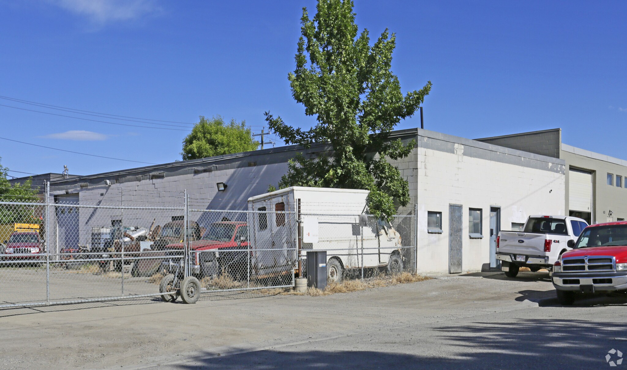 4219 17th St SE, Calgary, AB for sale Primary Photo- Image 1 of 1