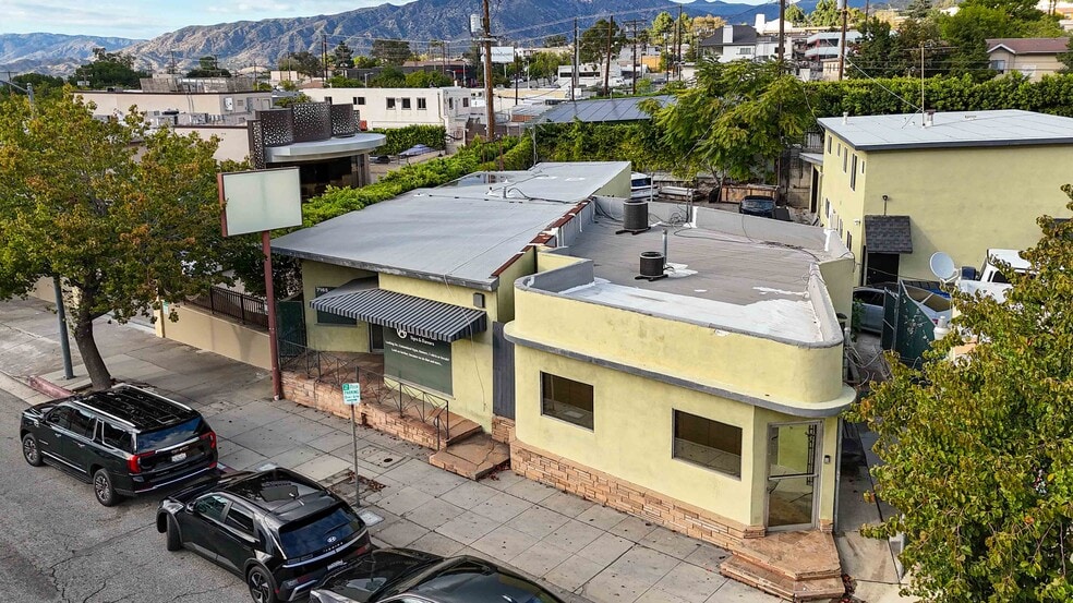 7161-7165 Foothill Blvd portfolio of 2 properties for sale on LoopNet.ca - Building Photo - Image 2 of 14