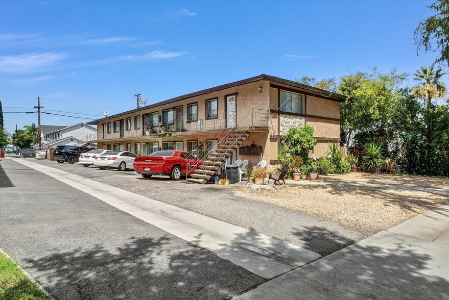 712 E Howard St, Corona, CA for sale - Building Photo - Image 2 of 10