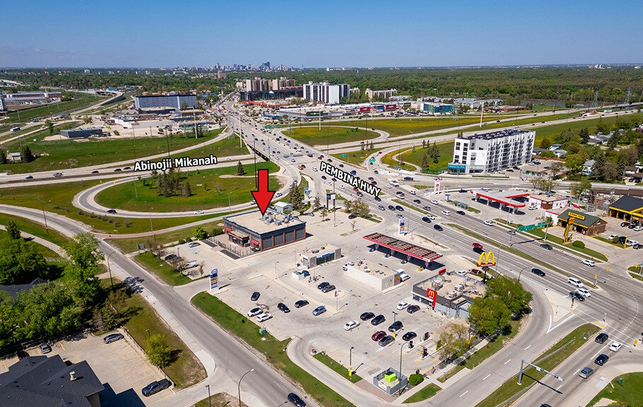 2005 Pembina Hwy, Winnipeg, MB à louer - Photo du bâtiment - Image 3 de 5