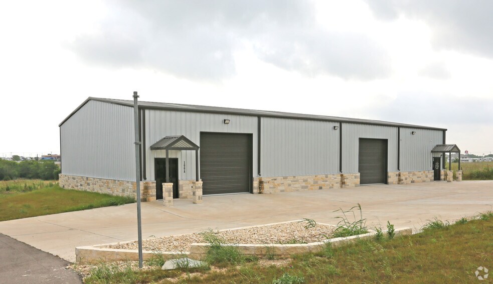 100 Don Currie Dr, Jarrell, TX à louer - Photo principale - Image 1 de 4