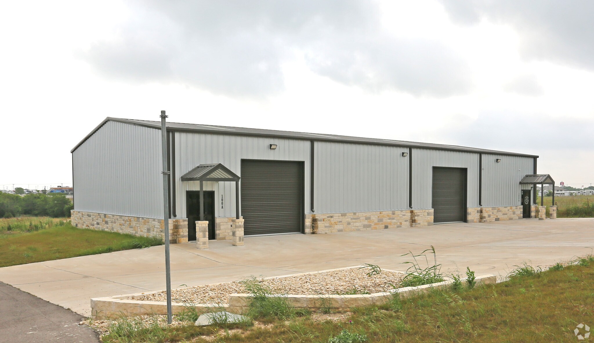 100 Don Currie Dr, Jarrell, TX à louer Photo principale- Image 1 de 5