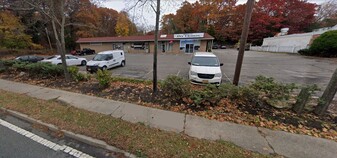 Retail/Industrial Space w/Large Fenced Yard - Entrepôt