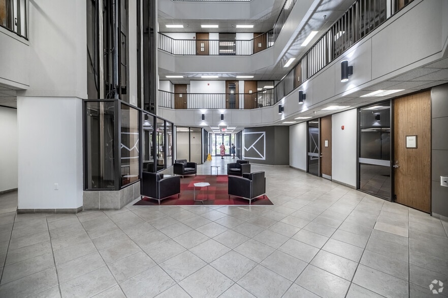 505 N Sam Houston Pky E, Houston, TX for lease - Interior Photo - Image 3 of 20