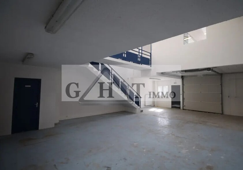 Industrial in Moissy-Cramayel for lease - Interior Photo - Image 1 of 3