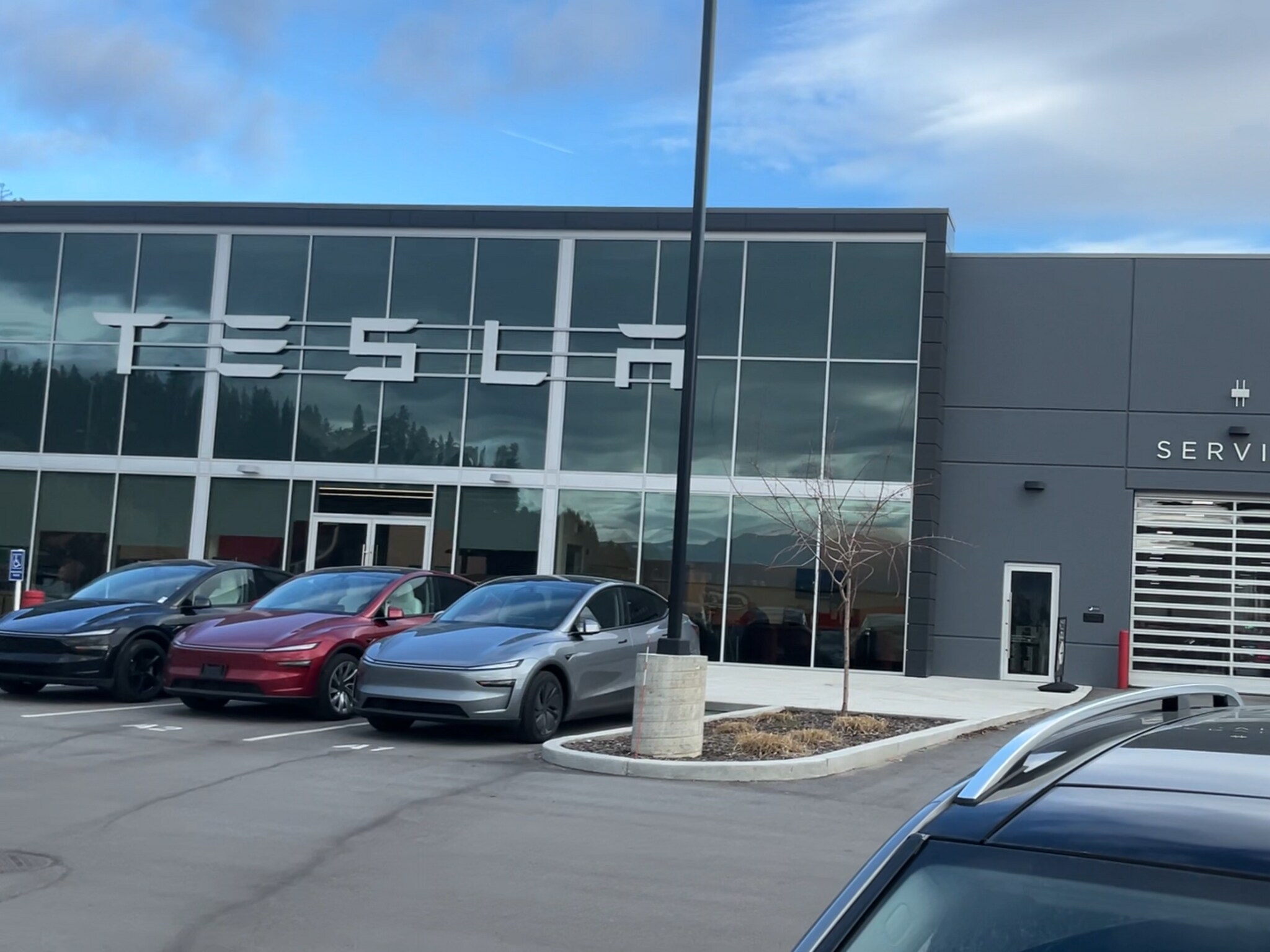 2075 Matrix Cres, Kelowna, BC à vendre Photo principale- Image 1 de 45