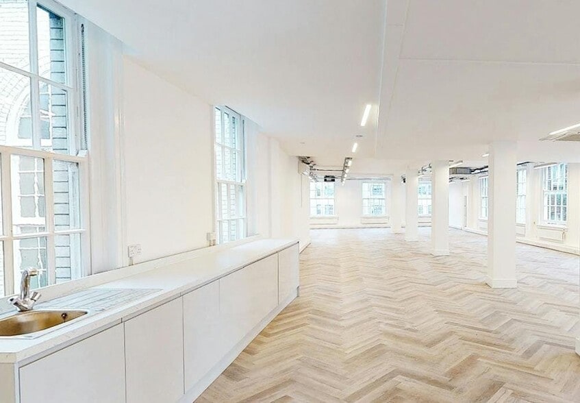 20 Hammersmith Broa, London for lease - Building Photo - Image 3 of 14