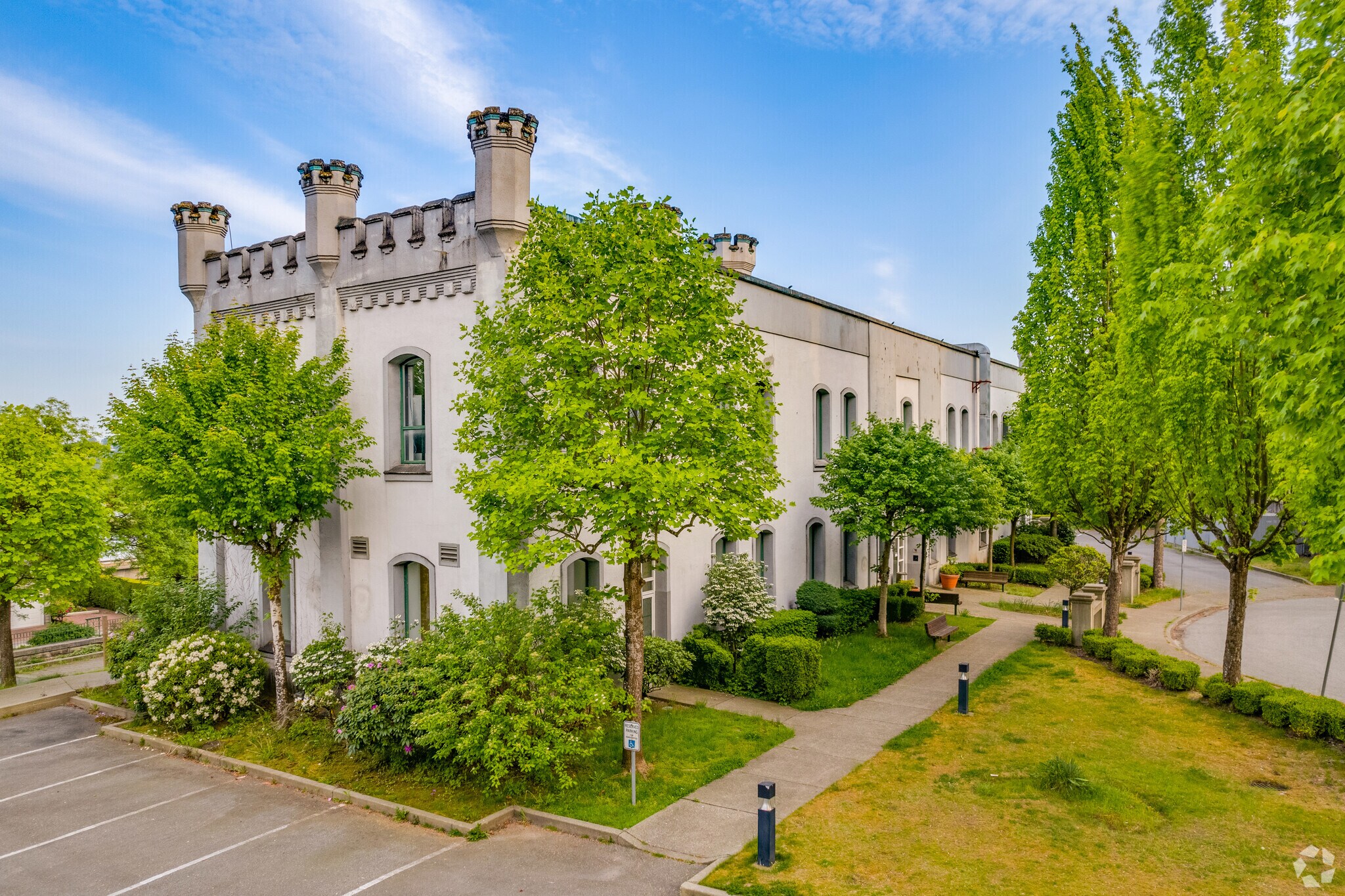 319 Governors Ct, New Westminster, BC for sale Primary Photo- Image 1 of 1