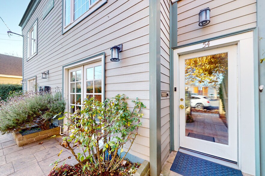 54 Railroad Ave, Richmond, CA à vendre - Photo du bâtiment - Image 2 de 22