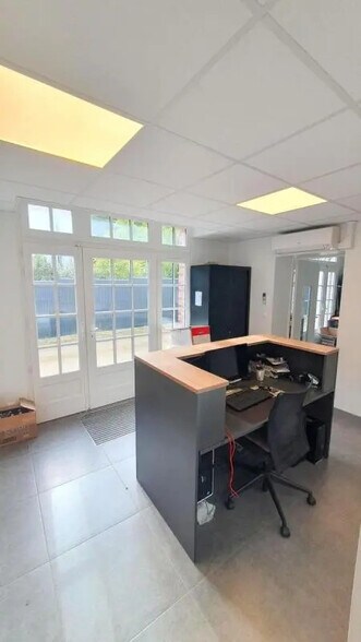 Bureau dans Versailles à louer - Photo du bâtiment - Image 3 de 21