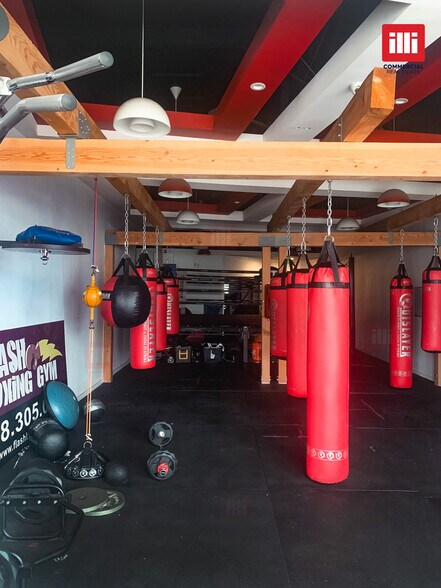 6265 Sepulveda Blvd, Van Nuys, CA à louer - Photo intérieure - Image 3 de 5