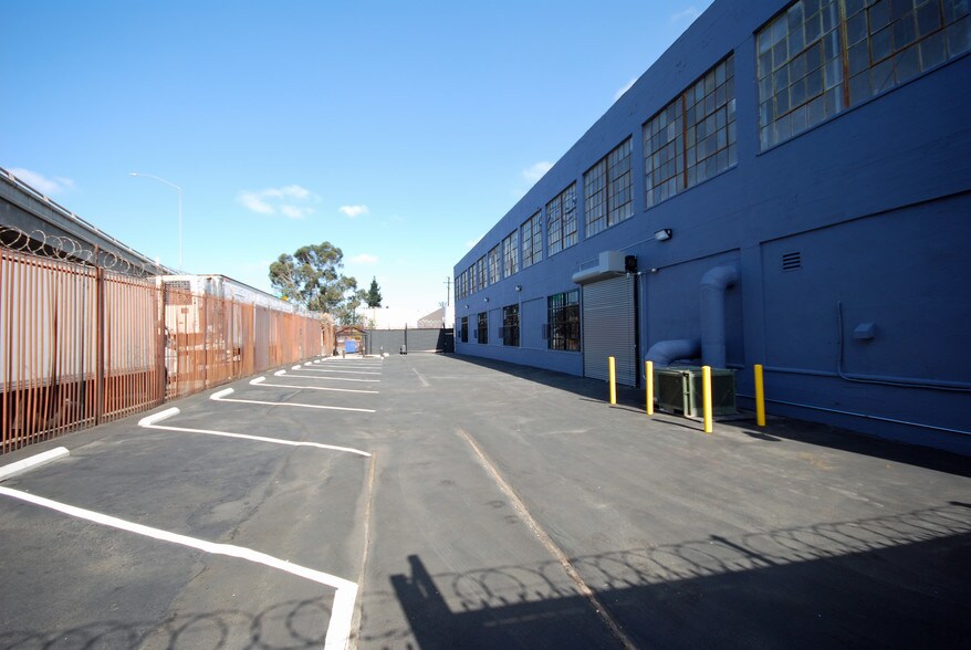 1515 Compton Ave, Los Angeles, CA for lease - Building Photo - Image 2 of 21