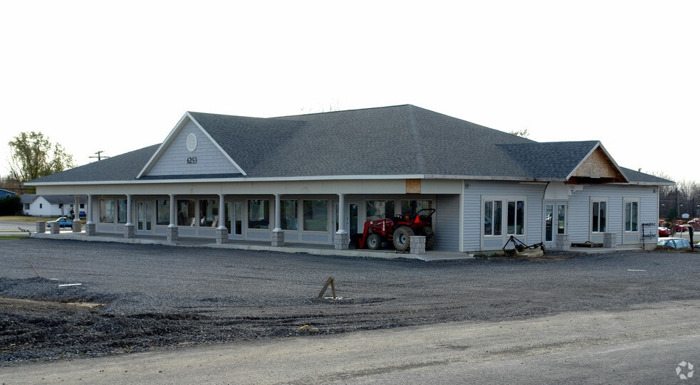 6253 Rt-31, Clay, NY for lease - Primary Photo - Image 1 of 4