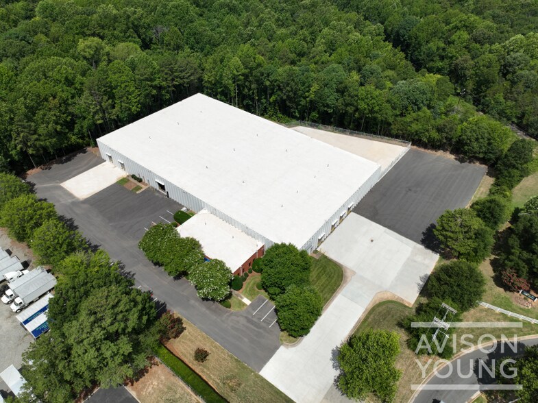 1133 Pressley Rd, Charlotte, NC à louer - Photo du bâtiment - Image 2 de 5