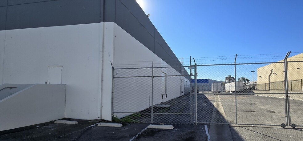 4926-4928 Rosecrans Ave, Hawthorne, CA for lease - Building Photo - Image 2 of 6