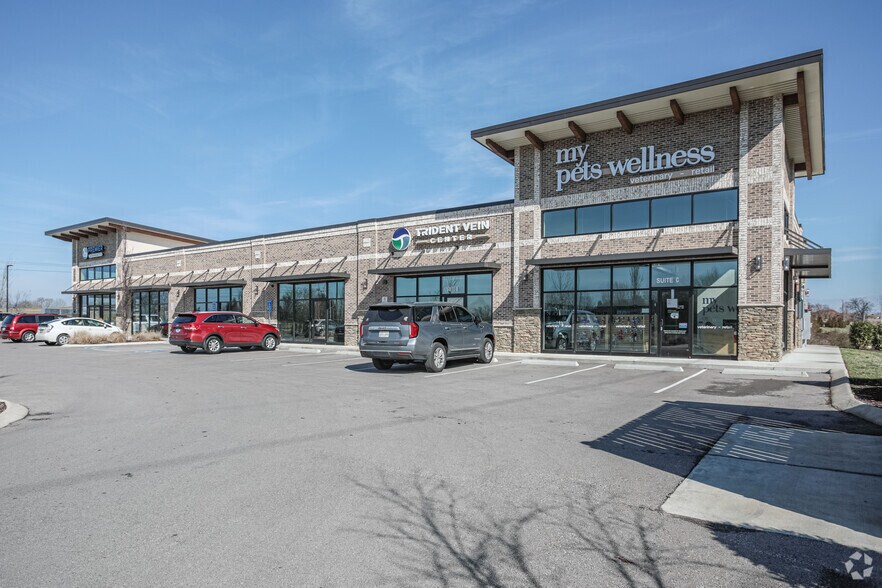 2040 Reserve Blvd, Spring Hill, TN à louer - Photo du bâtiment - Image 1 de 4