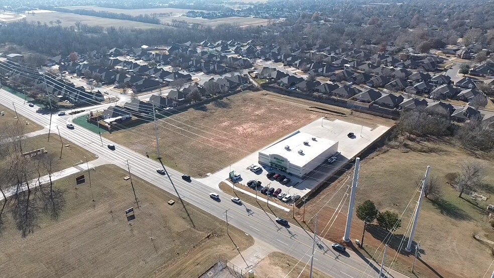 12327 Pennsylvania Avenue, Oklahoma City, OK à vendre - Photo du bâtiment - Image 2 de 6