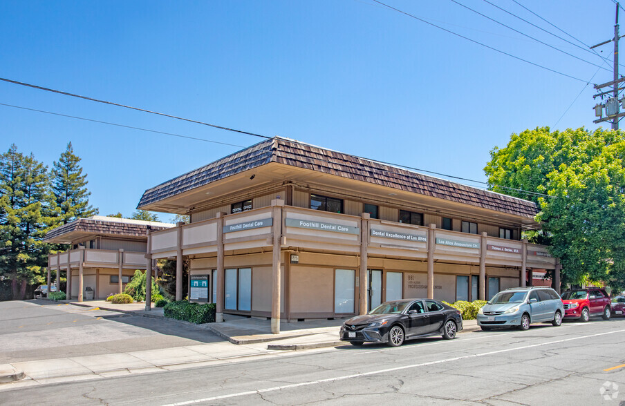 881 Fremont Ave, Los Altos, CA à louer - Photo du bâtiment - Image 1 de 4