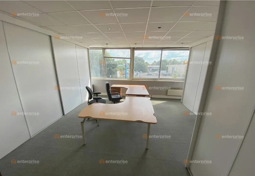 Office in Lezennes for lease - Building Photo - Image 3 of 6