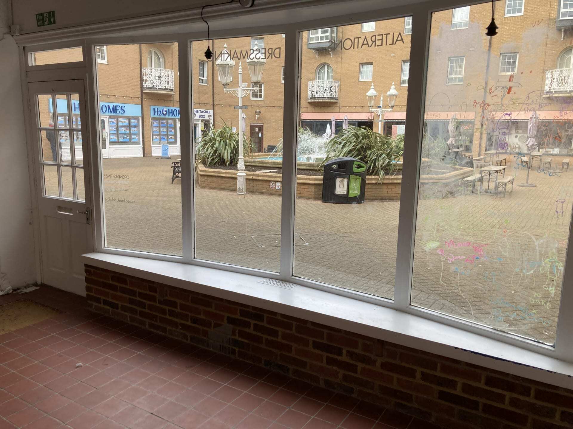 1-40 Village Sq, Brighton à louer Photo intérieure- Image 1 de 6