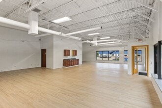 425 Etna St, Saint Paul, MN for lease Interior Photo- Image 2 of 5