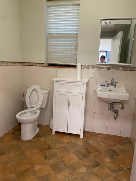 6721 13th Ave, Brooklyn, NY for lease - Building Photo - Image 2 of 7