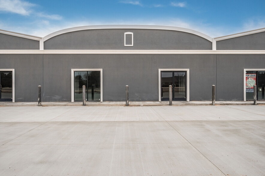 8700 Clinton Glen, Amarillo, TX for lease - Primary Photo - Image 1 of 6