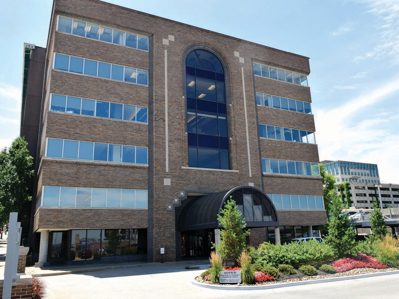 600 Broadway Blvd, Kansas City, MO à louer - Photo du bâtiment - Image 3 de 11