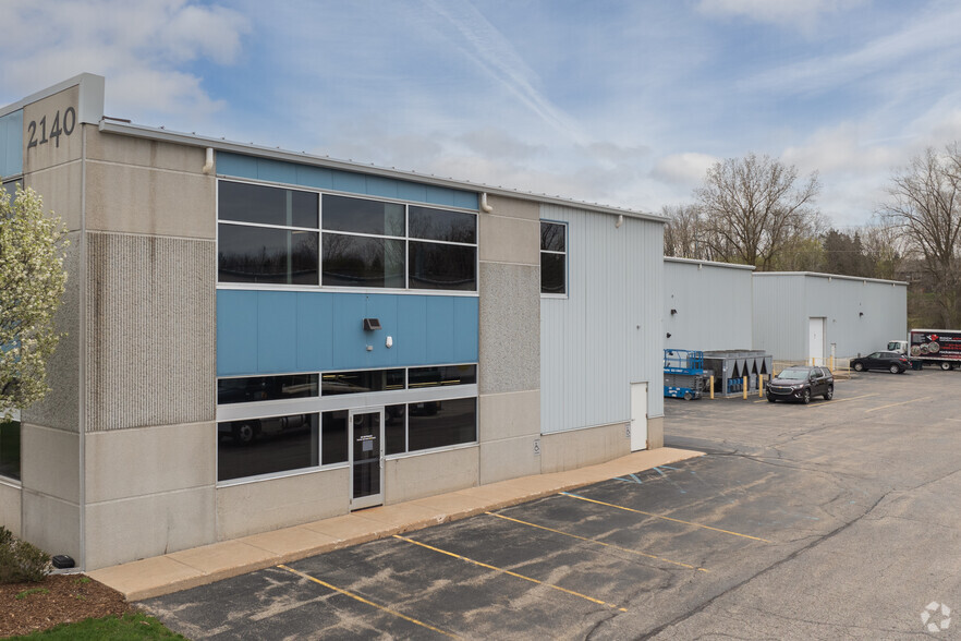 2140 Oak Industrial Dr NE, Grand Rapids, MI for lease - Building Photo - Image 2 of 10